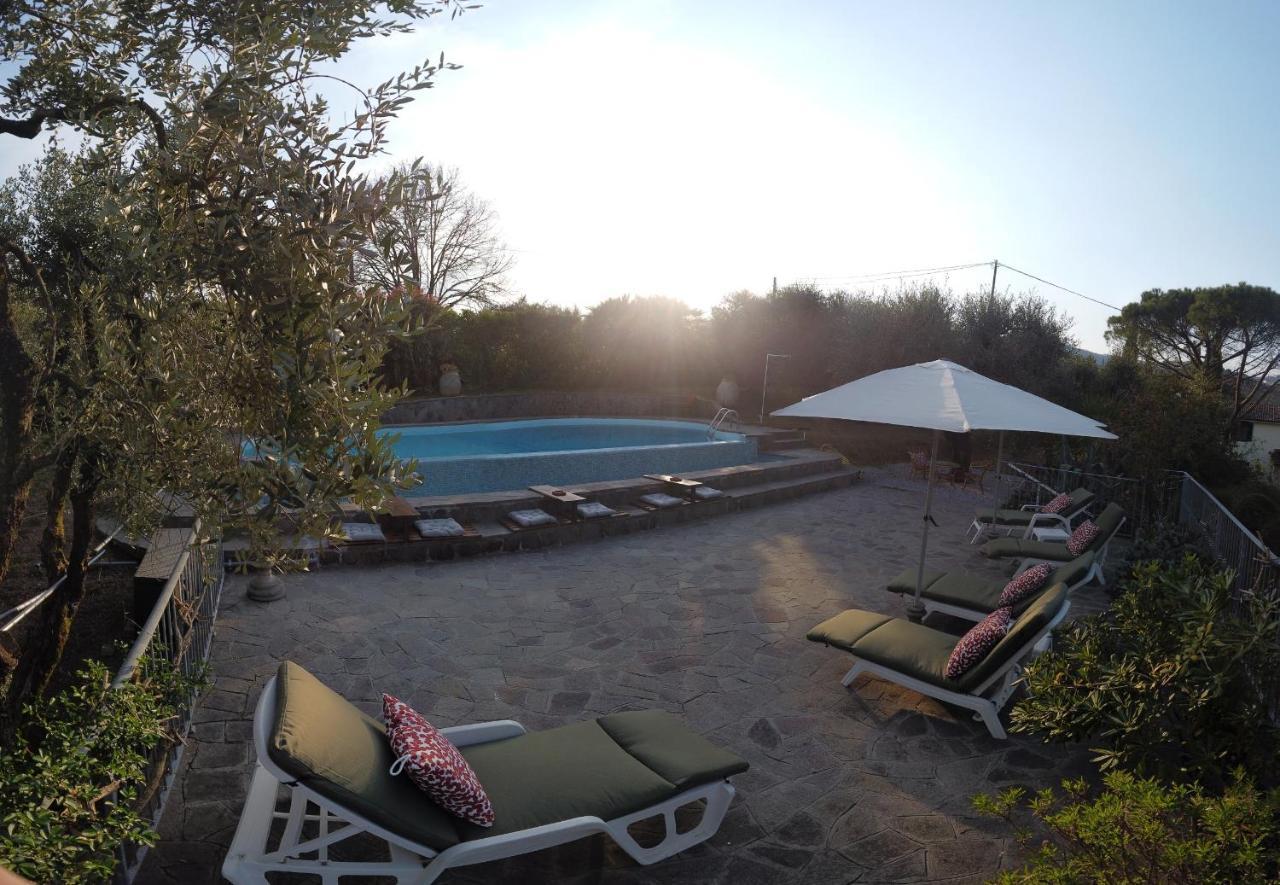 Casa Del Pino Bed & Breakfast บอร์โก อา บุจจาโน ภายนอก รูปภาพ