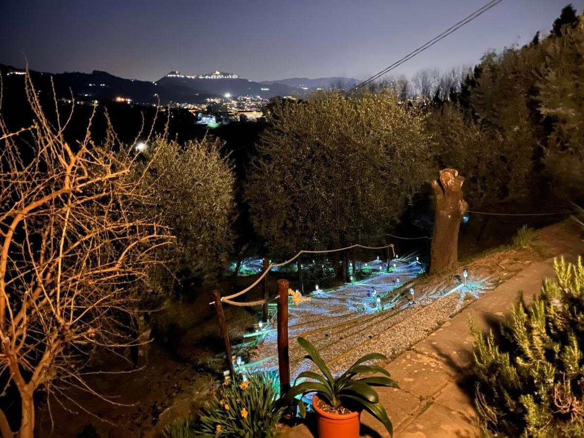 Casa Del Pino Bed & Breakfast บอร์โก อา บุจจาโน ภายนอก รูปภาพ