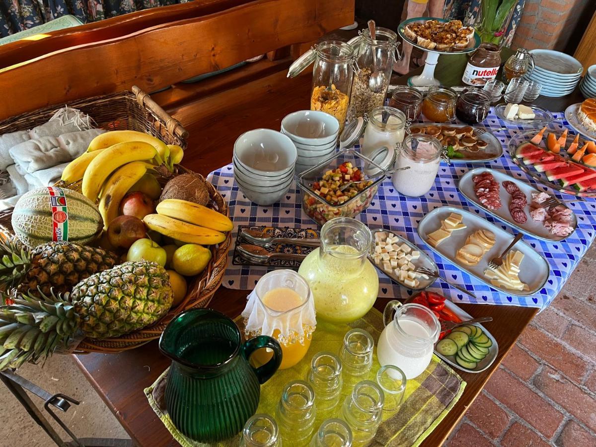 Casa Del Pino Bed & Breakfast บอร์โก อา บุจจาโน ภายนอก รูปภาพ